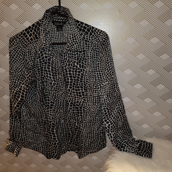 Giraffe print button up - Picture 2 of 4